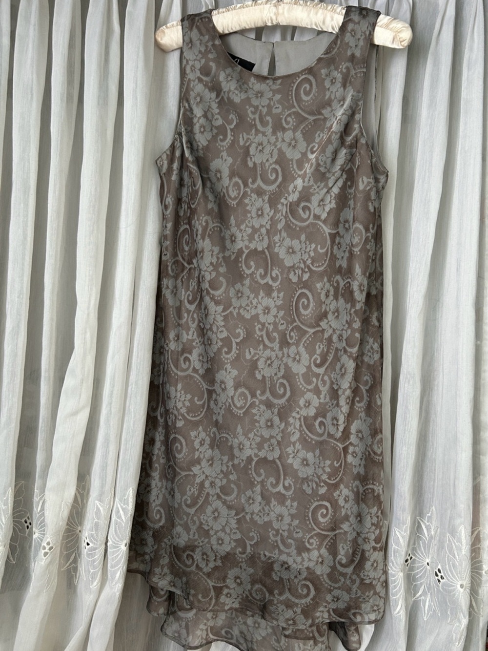 Carole Little Silver-Gray Floral Lace Sleeveless Mini Dress
